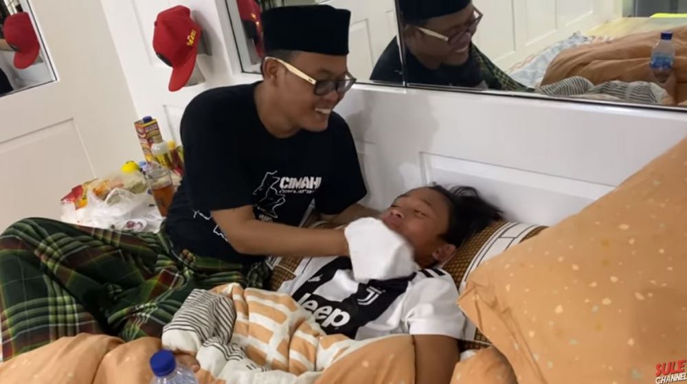 7 Momen Sule rawat putranya yang sakit sendirian, bikin kagum