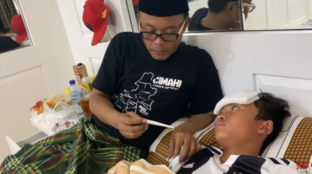 7 Momen Sule rawat putranya yang sakit sendirian, bikin kagum