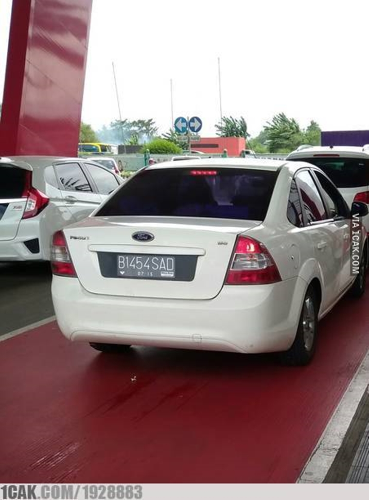 10 Pelat nomor kendaraan ini kalau dibaca absurd abis