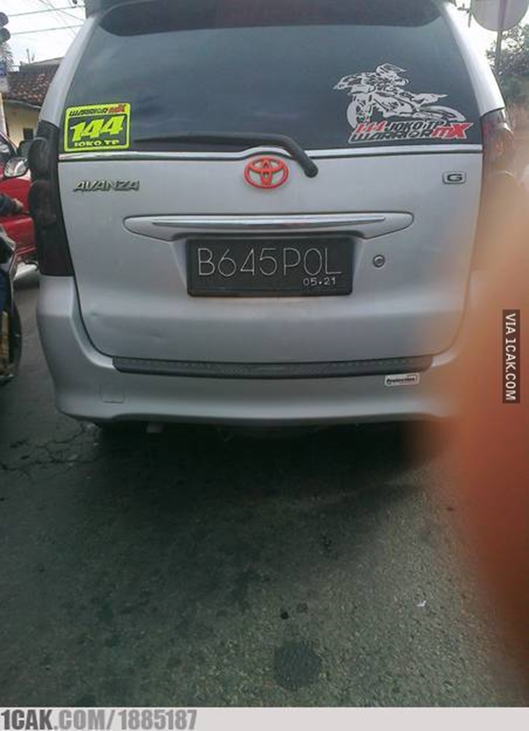 10 Pelat nomor kendaraan ini kalau dibaca absurd abis