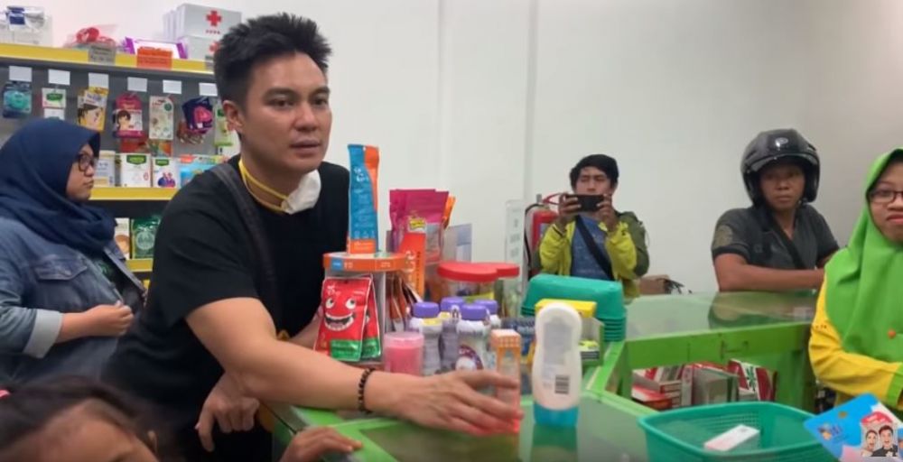 7 Momen haru Baim Wong temui dan bantu sopir angkot viral