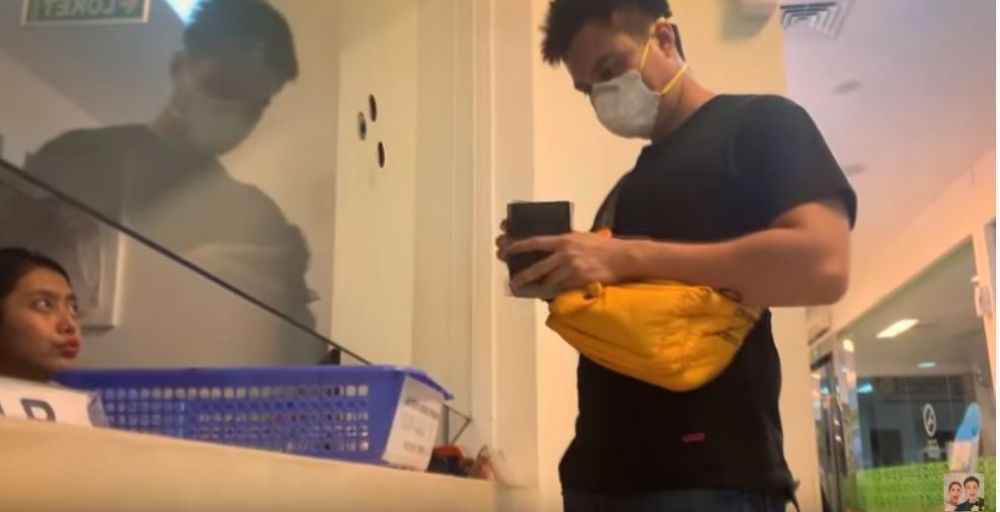 7 Momen haru Baim Wong temui dan bantu sopir angkot viral