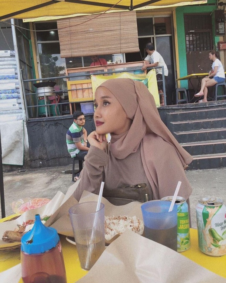 10 Potret Nabila, hijabers viral mirip Ariana Grande