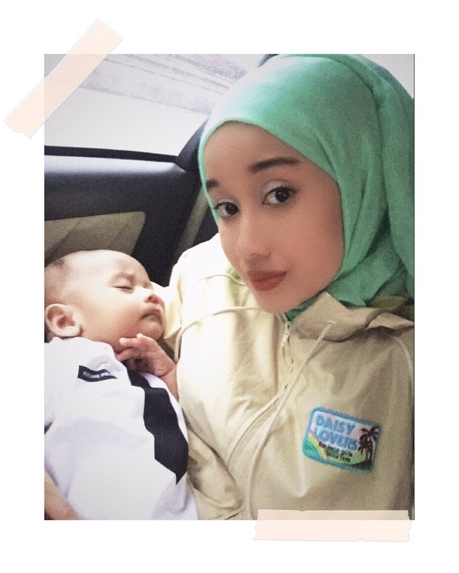 10 Potret Nabila, hijabers viral mirip Ariana Grande