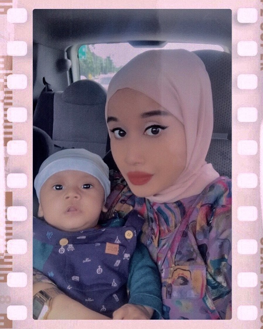 10 Potret Nabila, hijabers viral mirip Ariana Grande