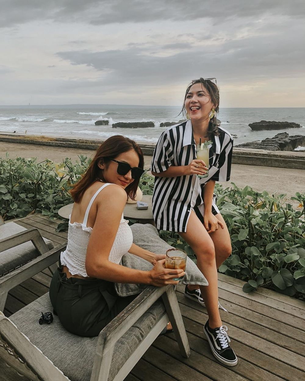 10 Bukti persahabatan Jessica Mila dan Enzy Storia, gemas abis