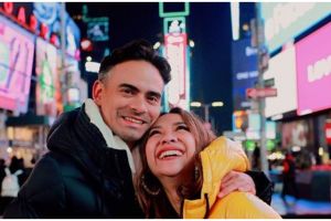 Potret duka Bunga Citra Lestari di depan jasad Ashraf Sinclair