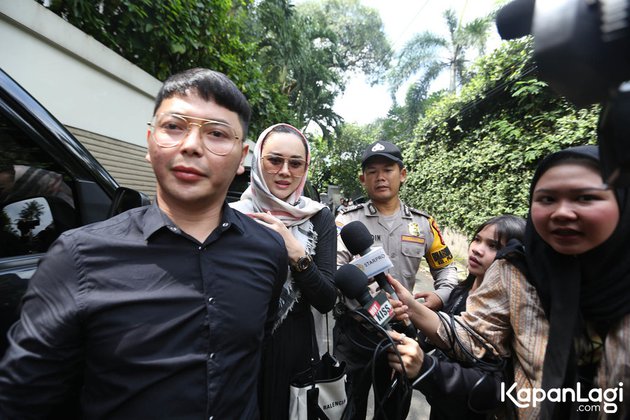 Ashraf Sinclair meninggal, ini 10 momen seleb melayat ke rumah duka