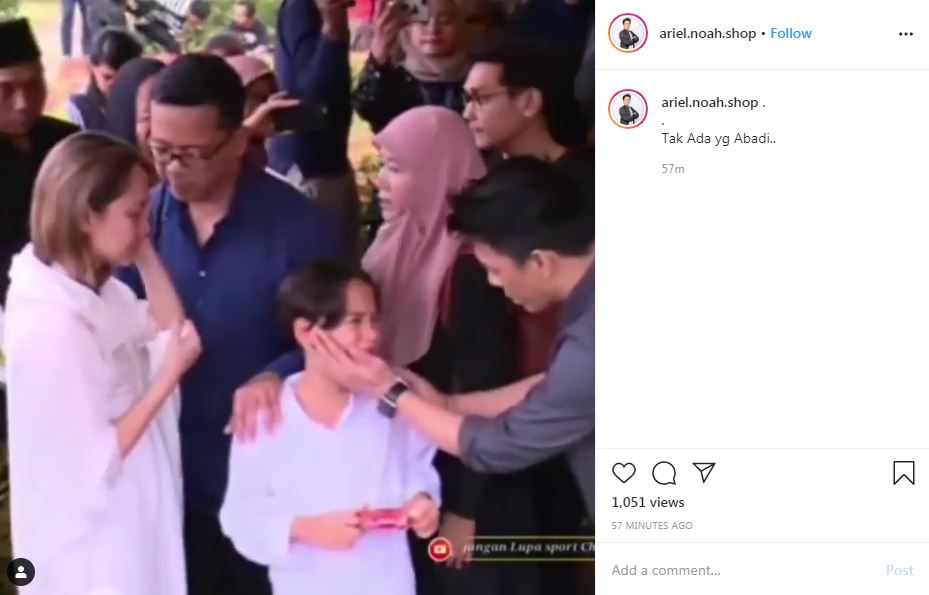 Momen Ariel Noah tenangkan BCL saat pemakaman Ashraf Sinclair