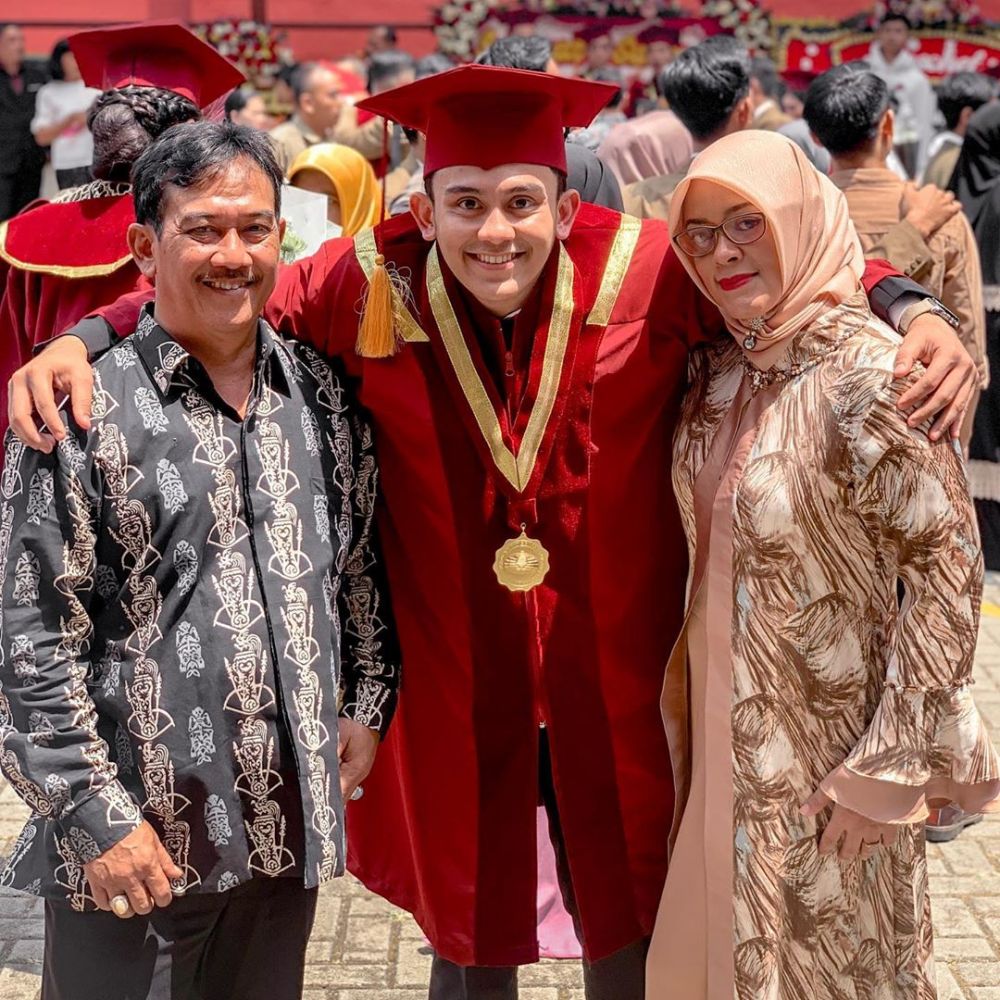 10 Potret ganteng Firhan, peserta MasterChef Indonesia 6