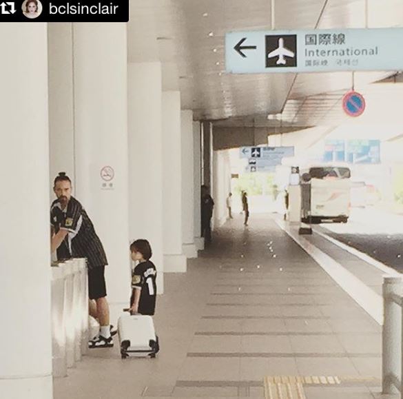 8 Potret kenangan Ashraf Sinclair & Noah pakai baju kembar