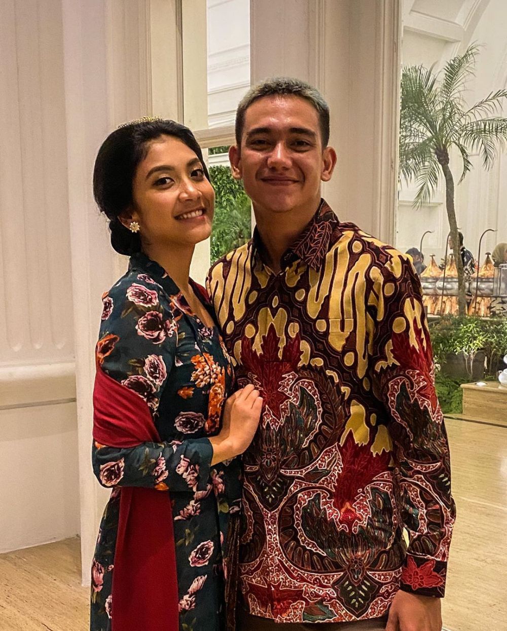 10 Momen mesra Adipati Dolken dan Canti Tachril, mulai go public
