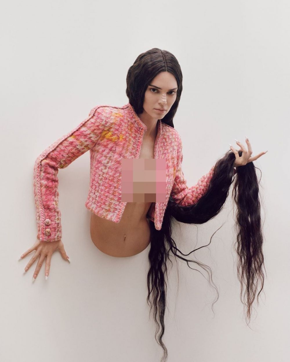 Potret Kendall Jenner ini disebut netizen mirip hantu Kuyang