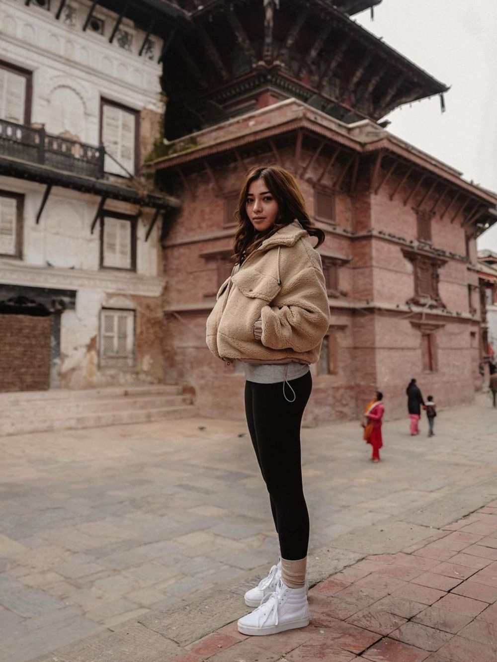 7 Gaya liburan backpacker Nikita Willy ke Nepal, tetap stylish