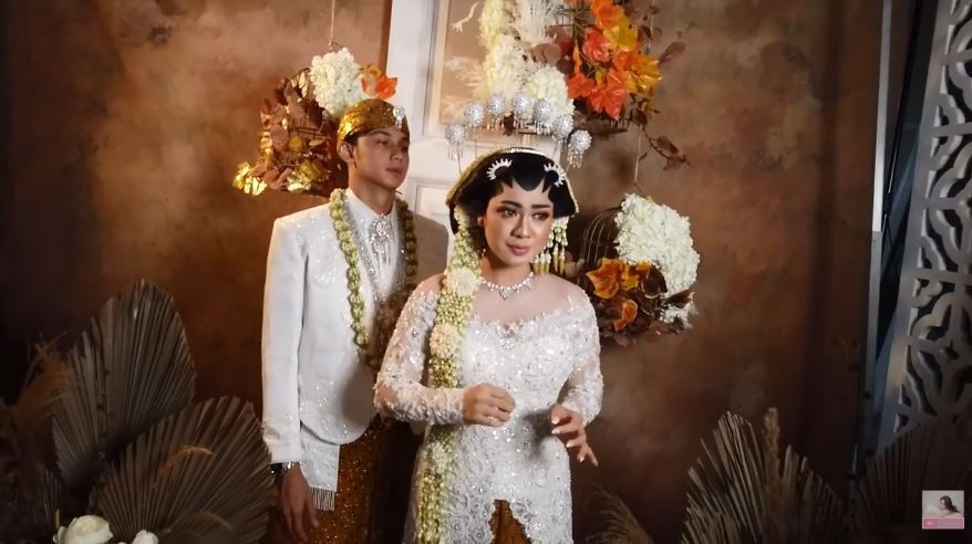 8 Momen pemotretan Felicya Angelista & Hito dengan adat Jawa