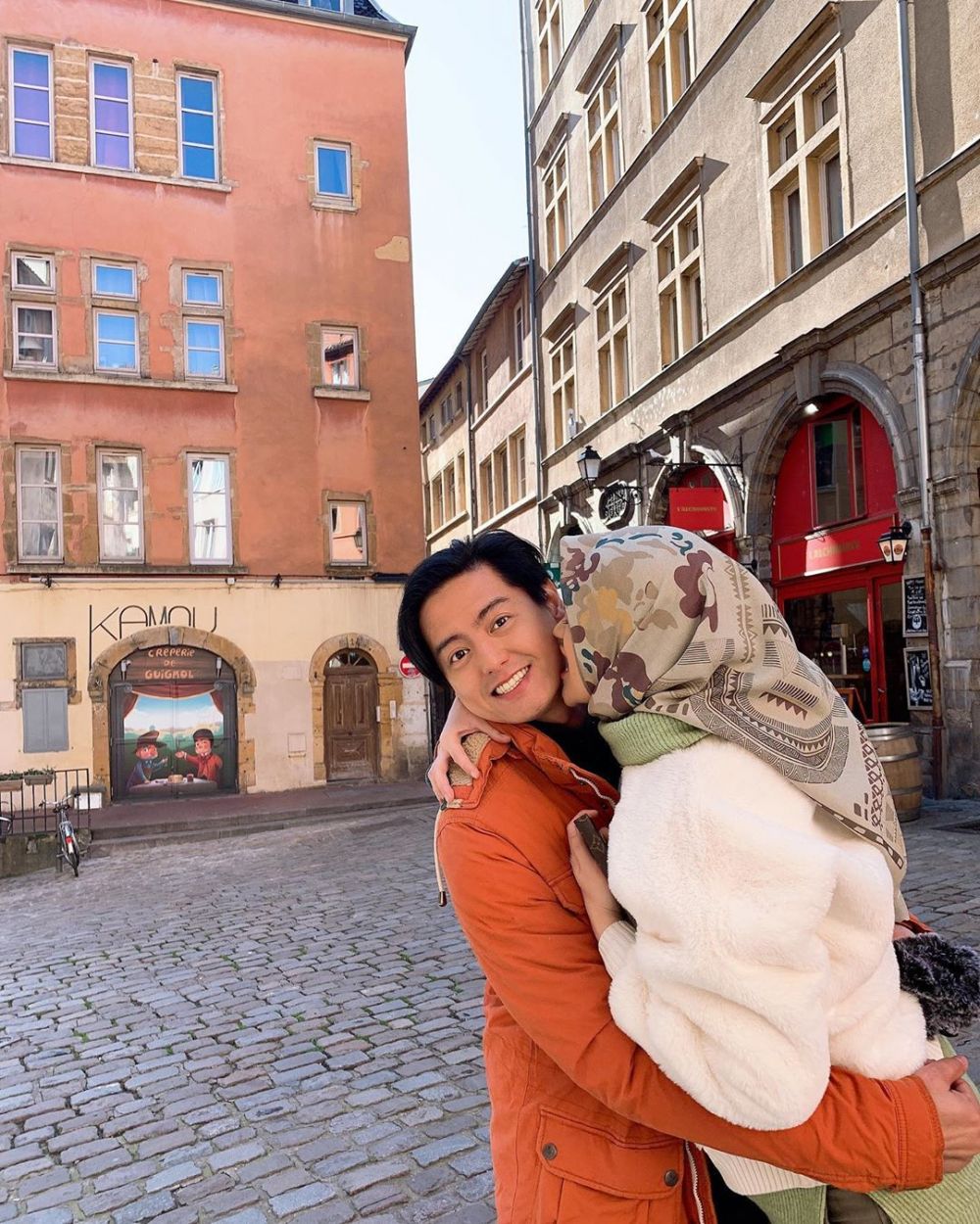 9 Potret babymoon Cut Meyriska & Roger di Prancis, romantis abis