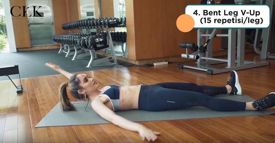 7 Cara mudah membentuk perut six pack ala Cinta Laura