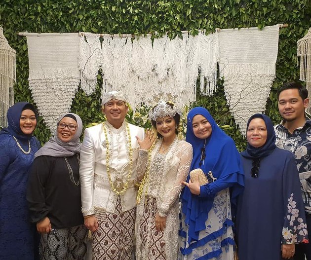 10 Potret pernikahan Tiwi eks T2 dan Arsyad, digelar tertutup