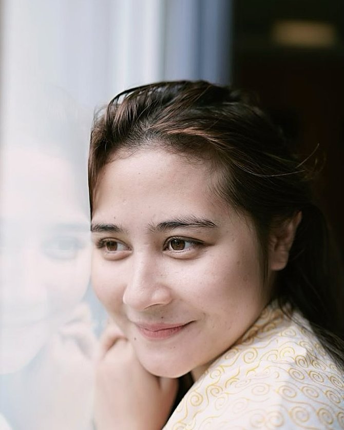 Unggah foto bangun tidur, paras Prilly Latuconsina curi perhatian