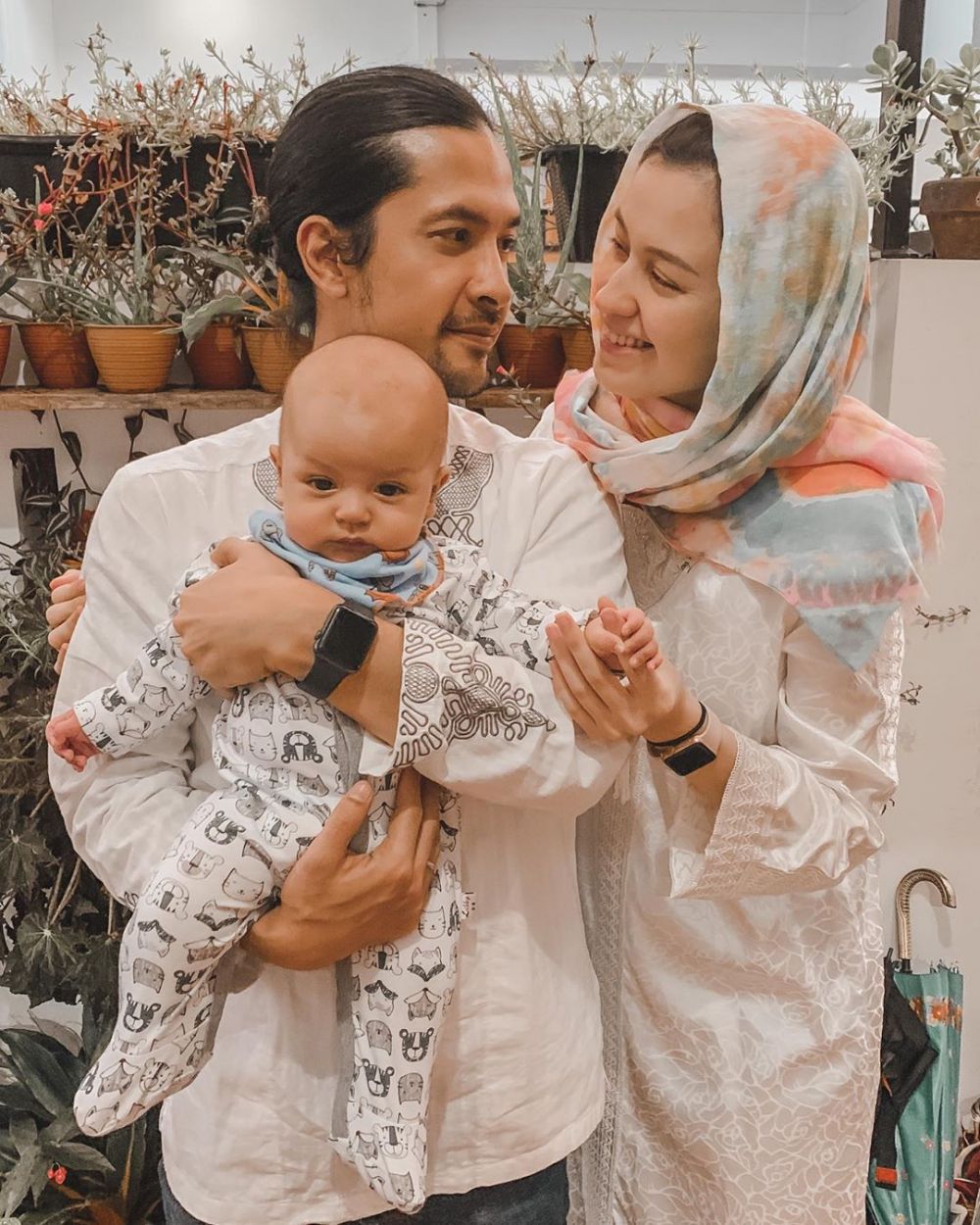 5 Momen akikah anak Kimberly Ryder, sederhana penuh kebahagiaan