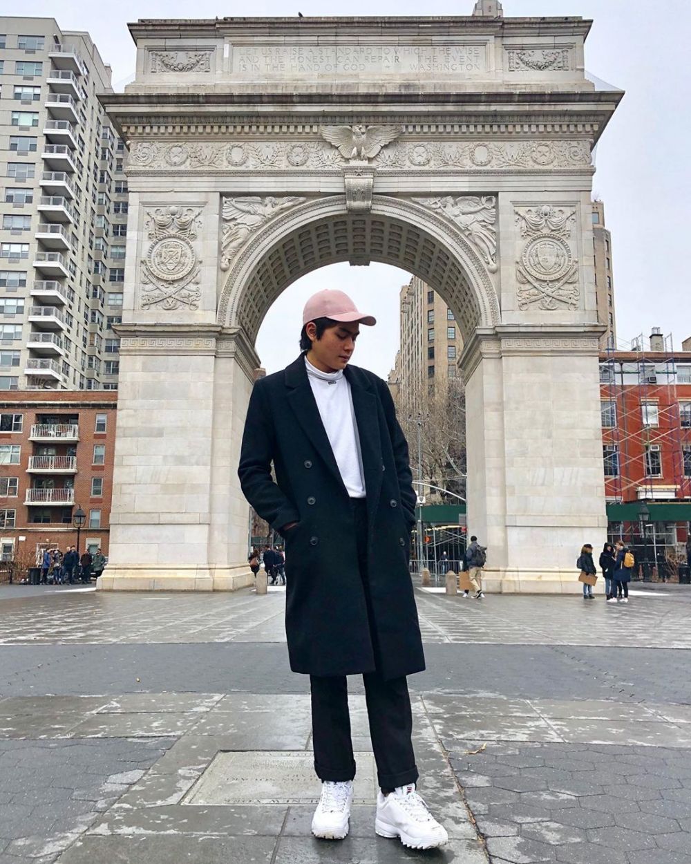 9 Potret ganteng Maghara, putra Adipura yang jarang tersorot