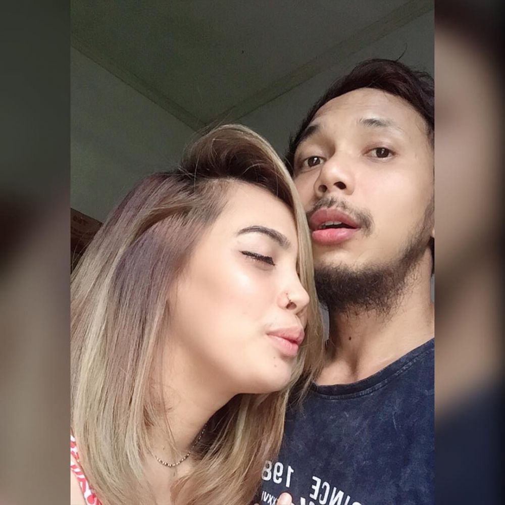 9 Potret terbaru Norman Kamaru dan istri kedua, jarang tersorot