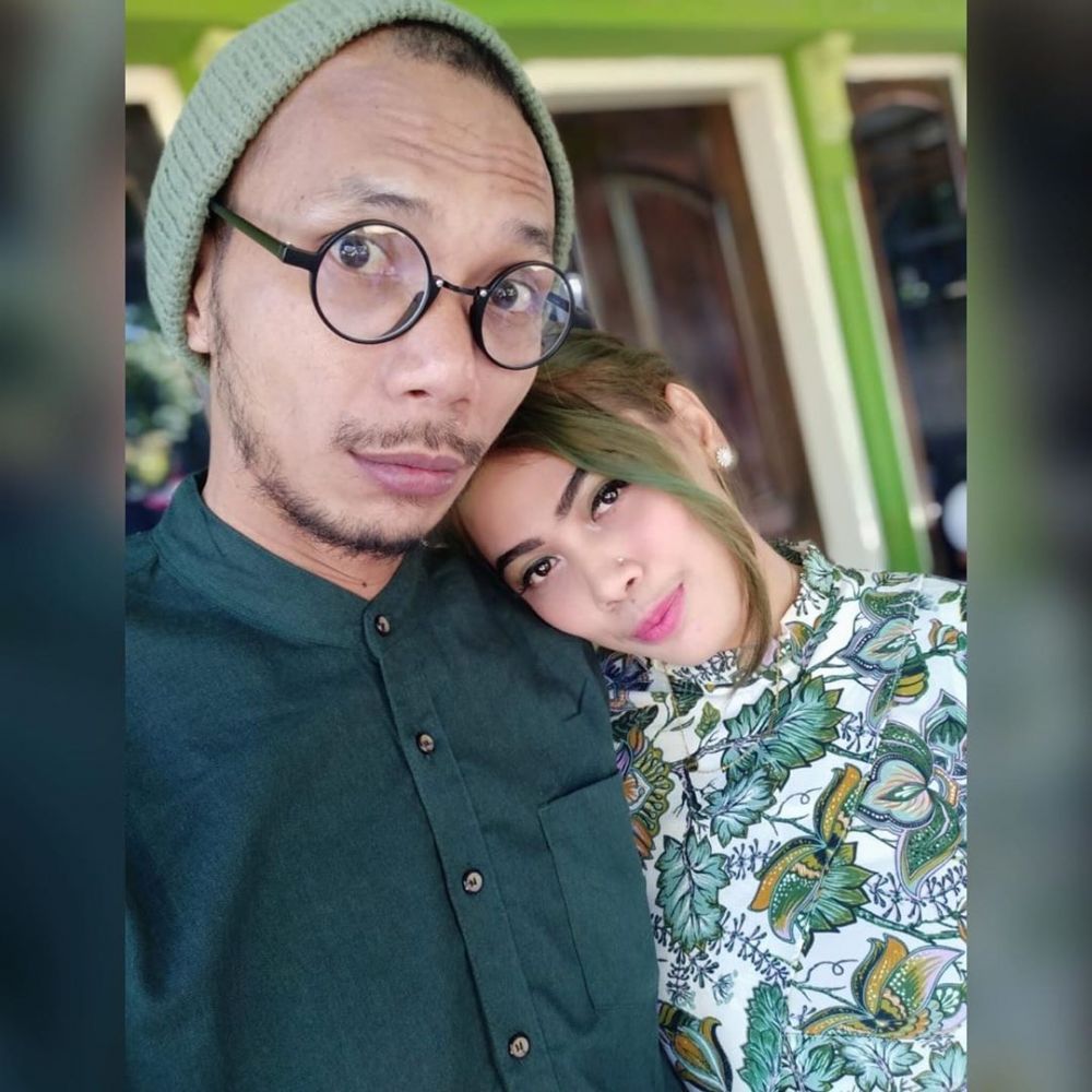 9 Potret terbaru Norman Kamaru dan istri kedua, jarang tersorot