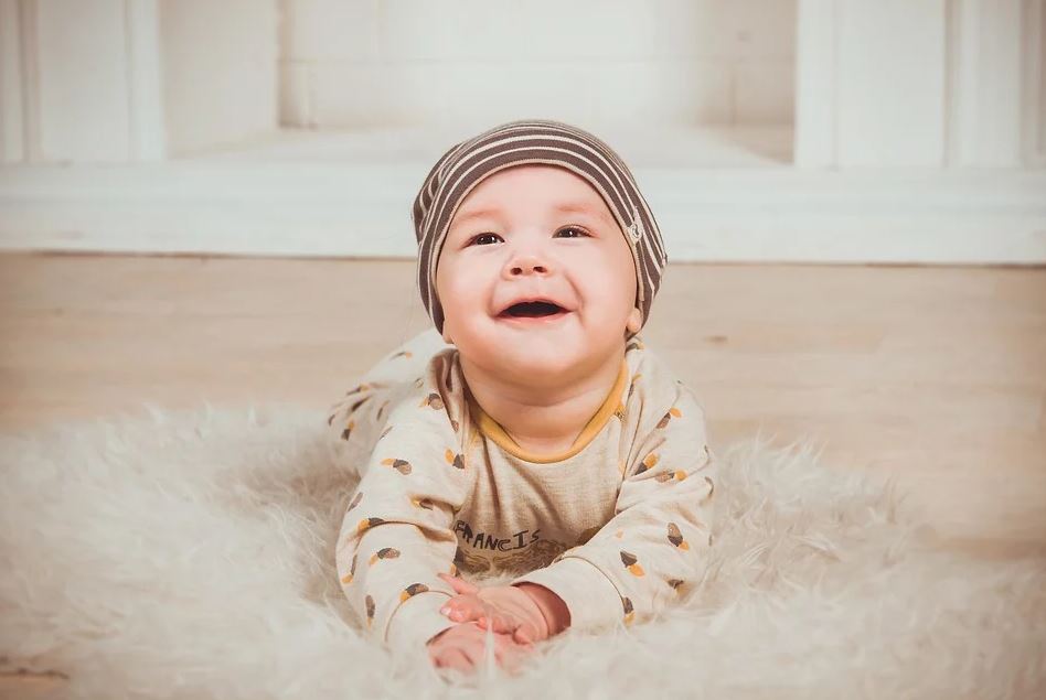 110 Nama bayi laki-laki paling populer di dunia, beserta artinya