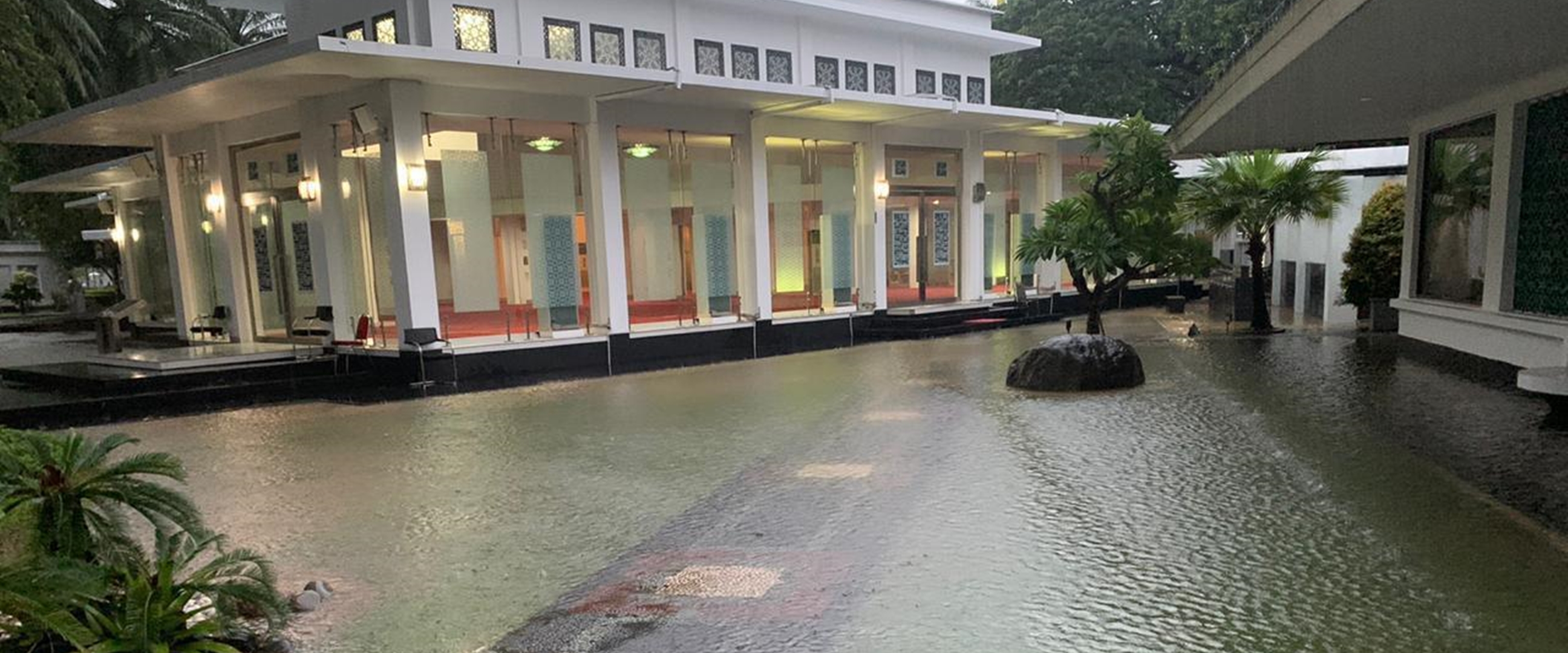 Sempat terendam banjir, ini 6 potret Istana Presiden usai surut