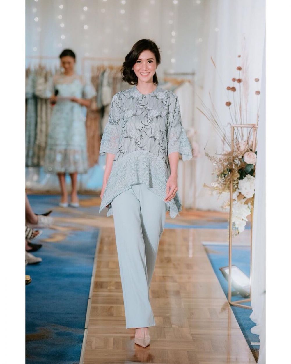 9 Potret Susan Tanoe, pacar Ello yang berprofesi penyiar radio