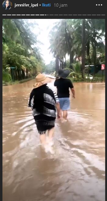 Begini gaya 5 seleb ibu kota saat kebanjiran, santuy abis!
