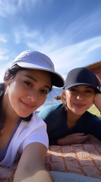 7 Momen Nana & Naysila Mirdad hiking di Selandia Baru, sibling goals