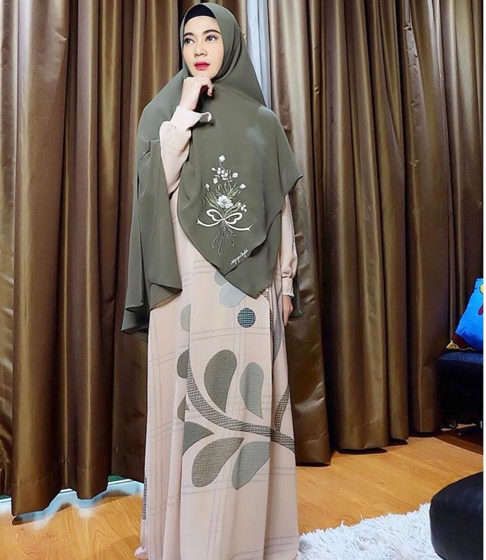 Lama tak muncul, ini 7 potret terbaru Indah Dewi Pertiwi