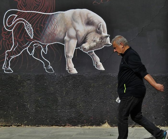 10 Momen pas orang dengan benda di sekitar, bikin mikir nih