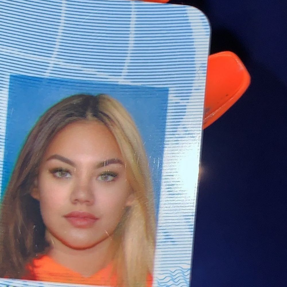 Potret pasfoto 4 seleb di KTP & SIM, penampilannya curi perhatian