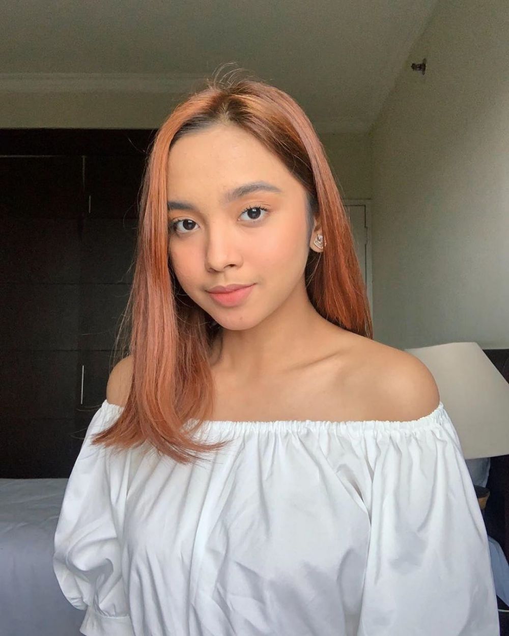 9 Pesona Lyodra juara Indonesian Idol 2020 pamer pundak, memesona