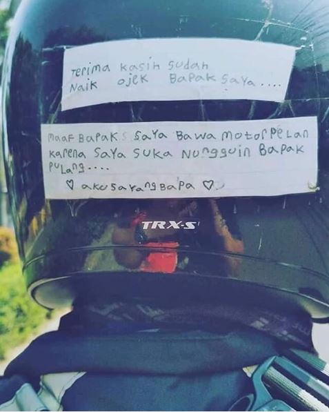 8 Potret driver ojek online ingat keluarga saat kerja, bikin baper