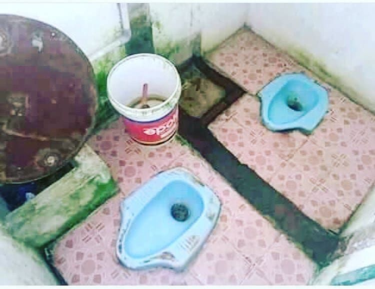 8 Penampakan WC ini nyeleneh abis bikin tepuk jidat 