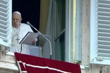 Sempat batuk & diduga terjangkit Corona, Paus Fransiskus negatif