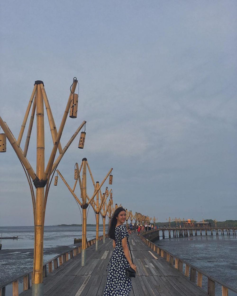 8 Gaya outfit Tiara Indonesian Idol yang chic, bisa jadi inspirasi