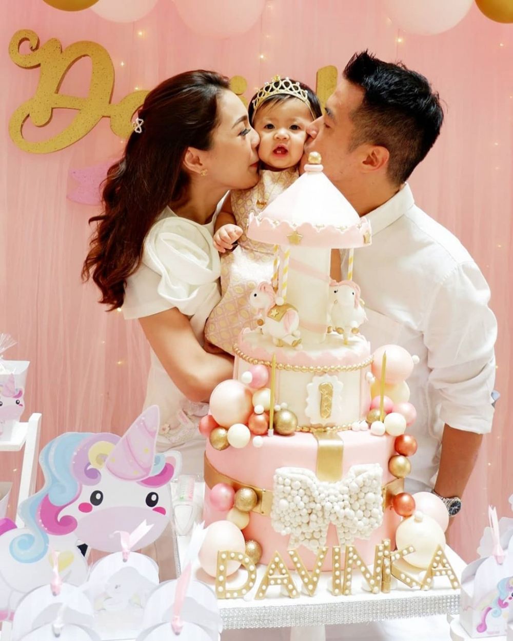 8 Momen ulang tahun anak bungsu Maya Septha, bertema unicorn