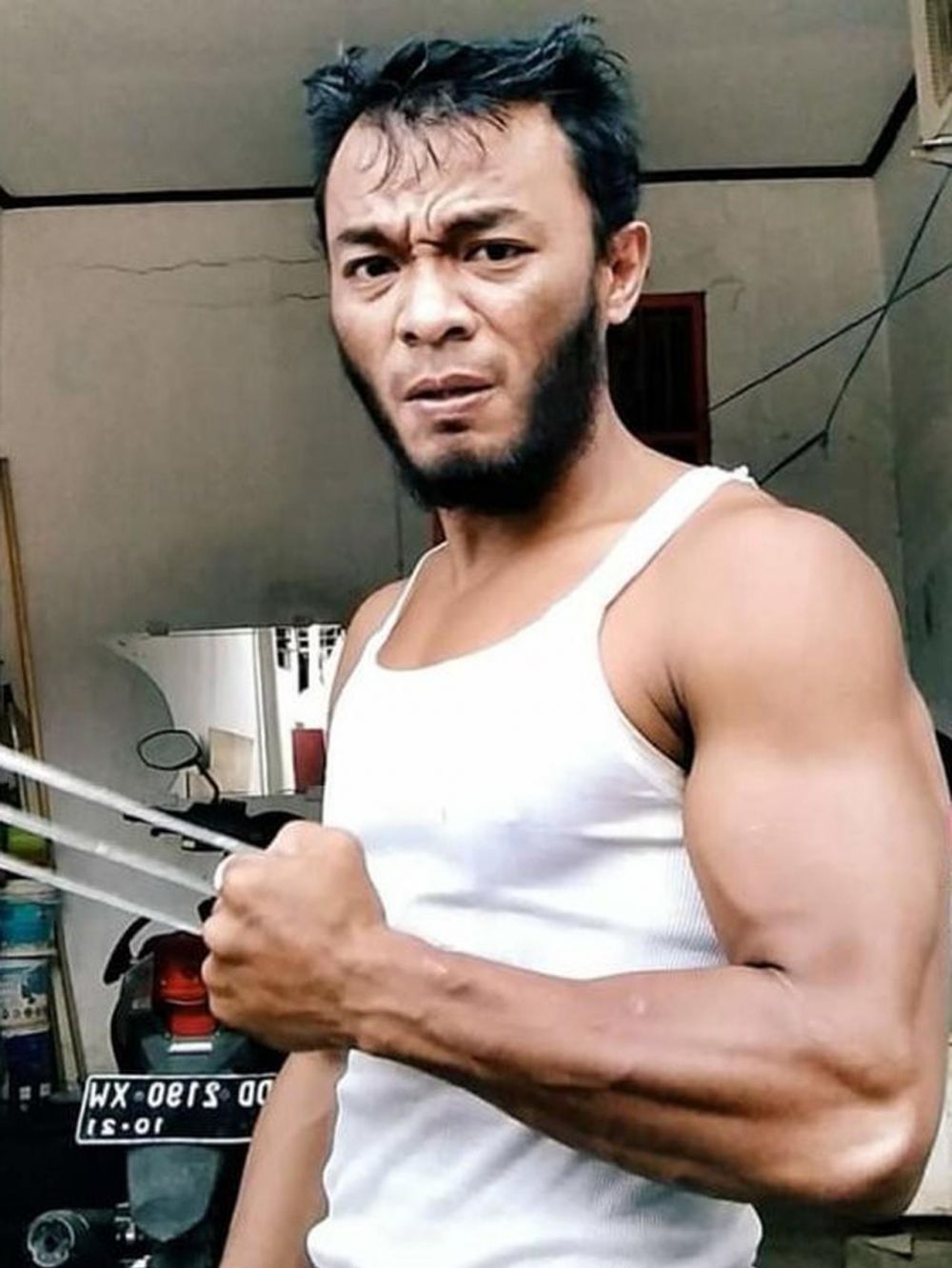 Viral pria berpenampilan mirip 'Wolverine', ini 6 potretnya