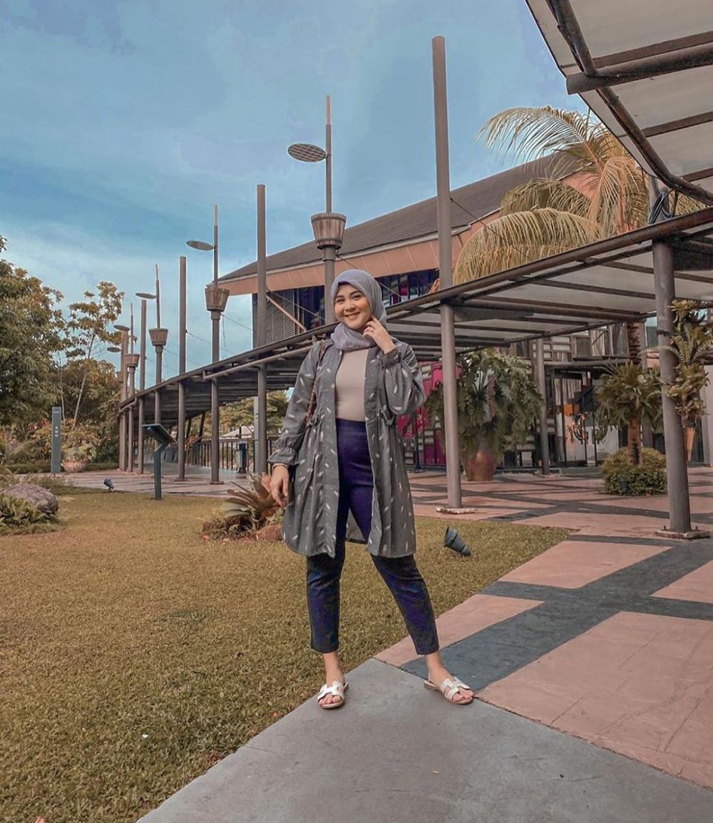 8 Gaya berhijab casual ala Kesha Ratuliu ini bisa kamu tiru