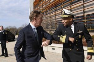 Waspada Corona, salam siku kini jadi tren di kalangan pejabat dunia