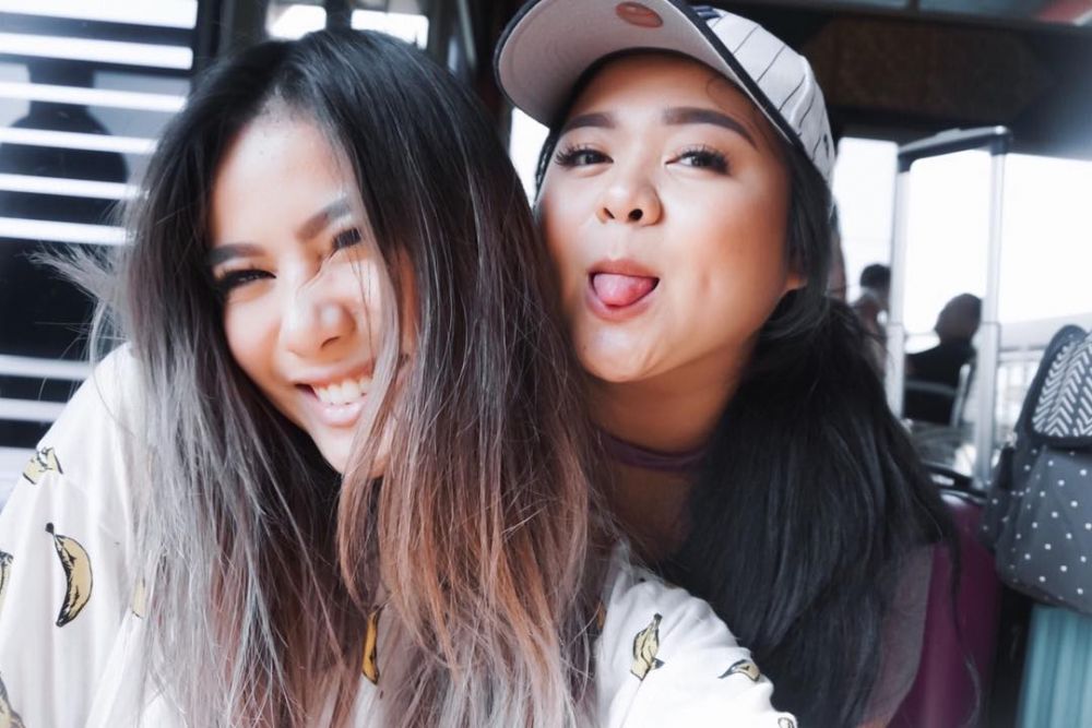 Kedekatan 7 beauty vlogger bareng saudaranya ini bikin baper