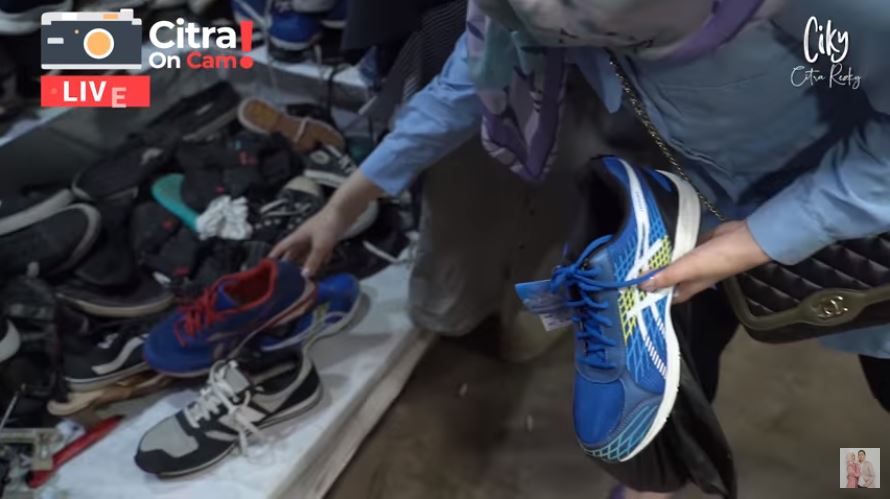 8 Potret Citra Kirana & Rezky belanja di pasar, bajunya Rp 10 ribu