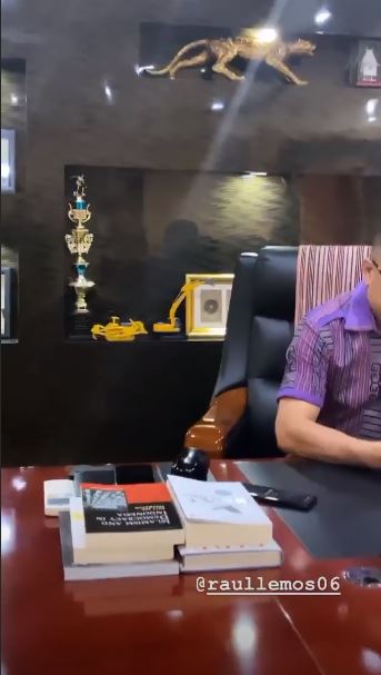 7 Potret ruang kerja Raul Lemos, pigura foto curi perhatian