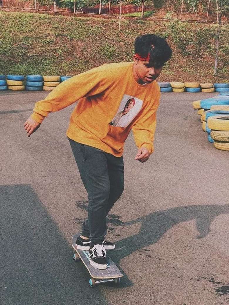 8 Artis Indonesia yang hobi skateboard, ada Dinda Kirana