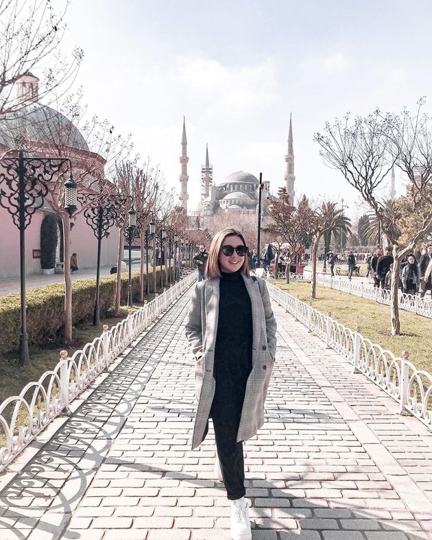 9 Potret Cita Citata di Turki, liburan & temani pacar dalami Islam