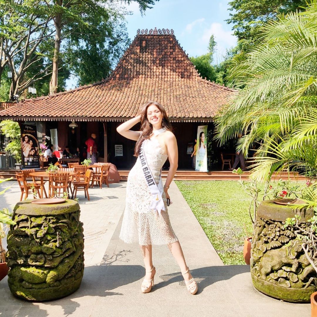 9 Foto Kalista Iskandar finalis Putri Sumbar disorot karena Pancasila